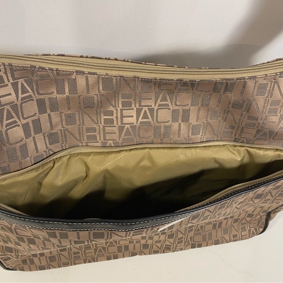 Kenneth Cole Garment Bag Monogrammed with Multiple Pockets and Shoulder Strap - Picture 4 of 15